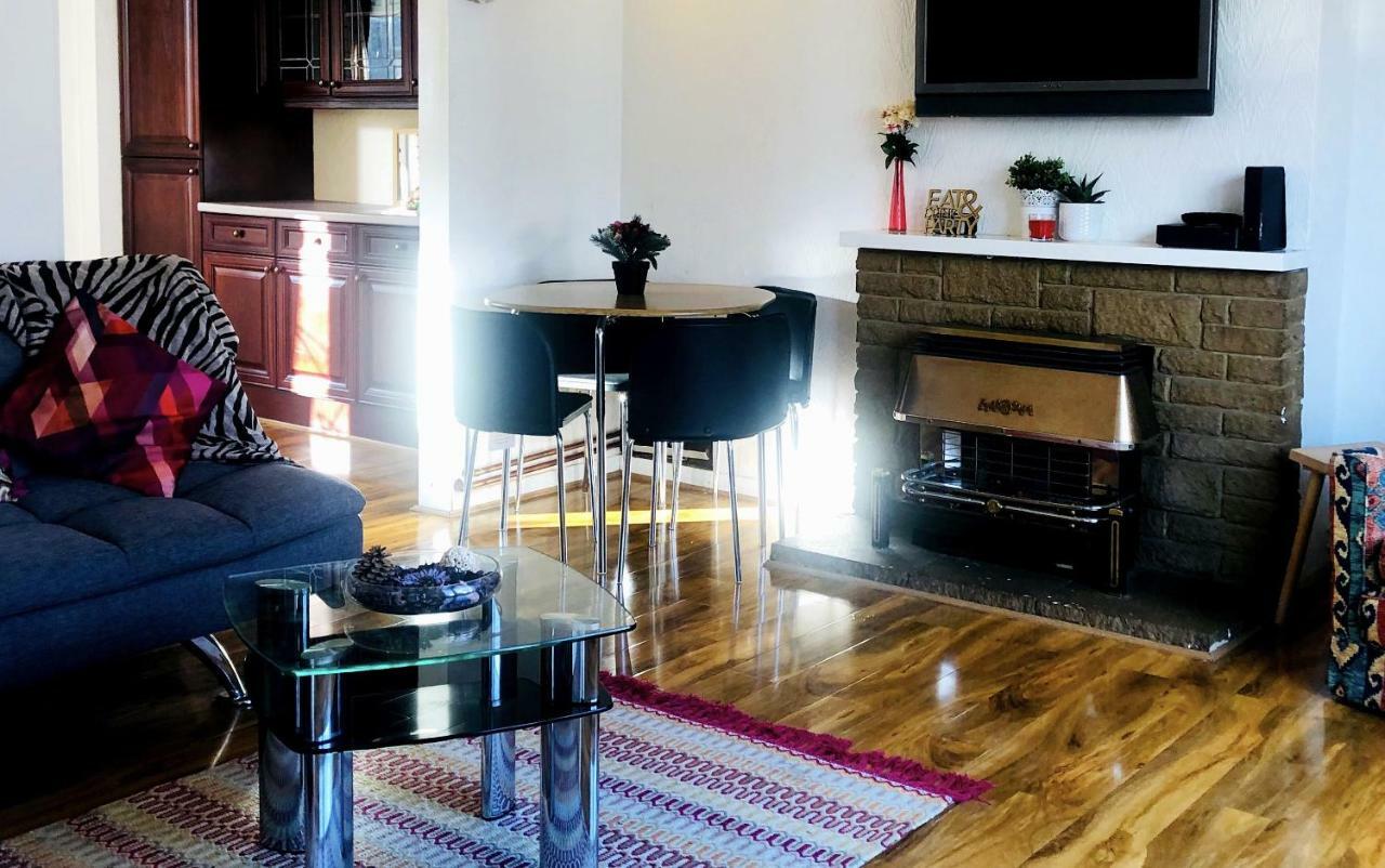 33Sm12 Dreams Unlimited Serviced Accommodations Staines Stanwell Buitenkant foto
